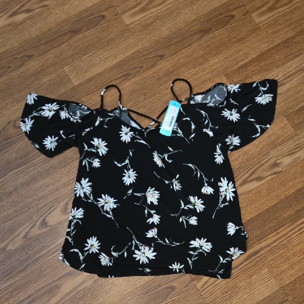 Kaileigh Black and White Flutter Sleeve Blouse